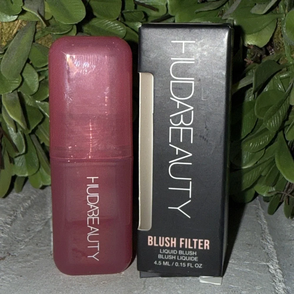 Huda Beauty Blush Filter Soft Glow Liquid Blush Strawberry Cream NEW